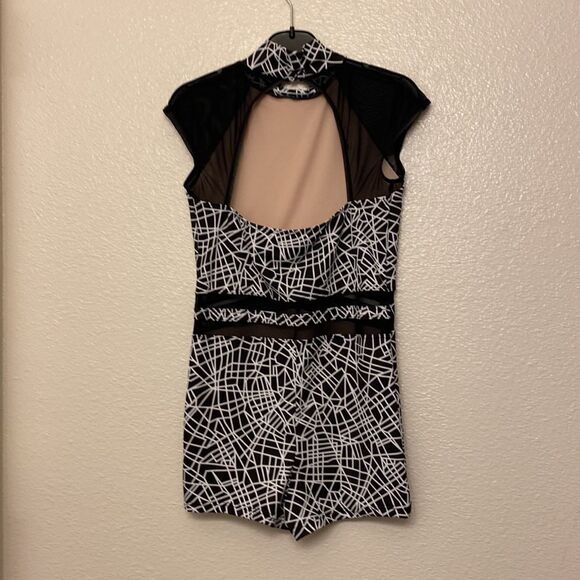 WEISSMAN Dance Costume biketard acro Radioactive
11828 Black white child- XLC - Picture 7 of 11